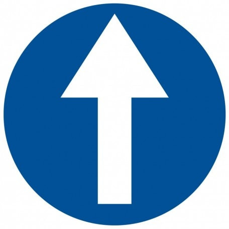 Nakaz jazdy prosto przez skrzyżowanie - znak